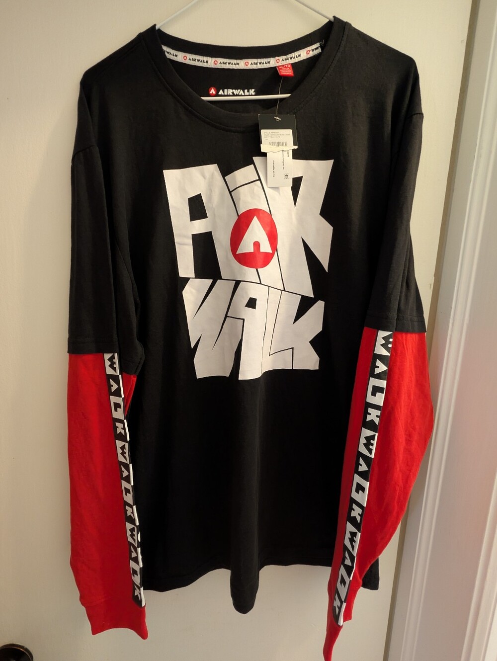 Airwalk Black Red Long Sleeve Graphic Logo Tee. NWT